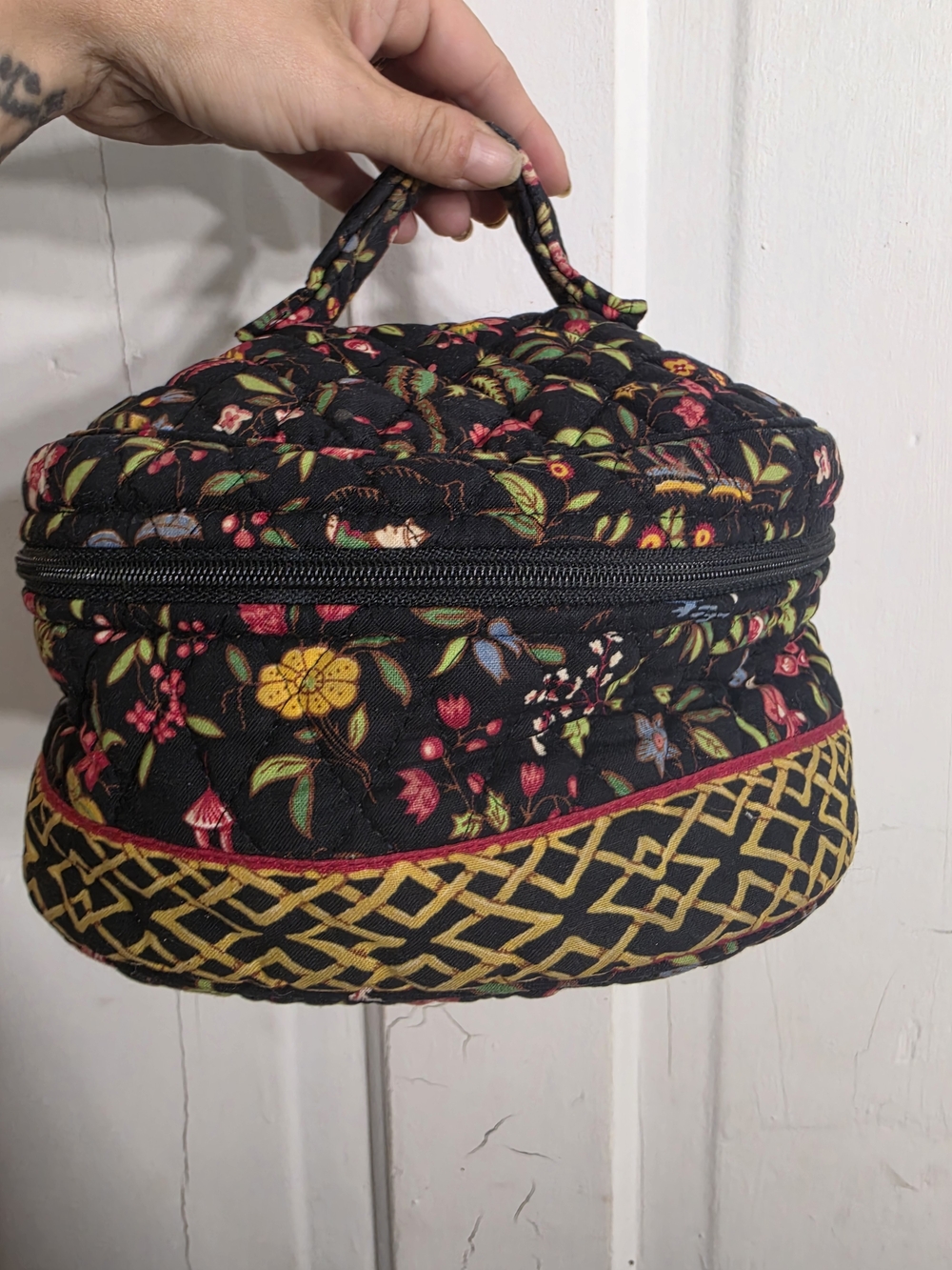 Vera Bradley Black Quilted Round Ming Pattern Makeup Bag